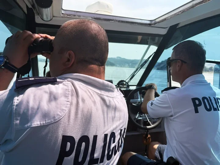 Patrol wodny na Jeziorze Rożnowskim reaguje na brawurę i złą pogodę